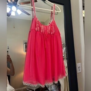 Victoria’s pink and white matching set!